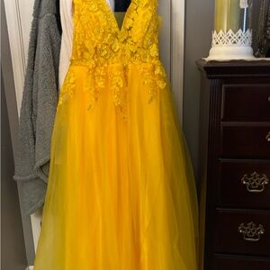 Yellow Floral formal gown size xxxl (20)